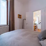 Isola Cozy Apartment By Wonderful Italy